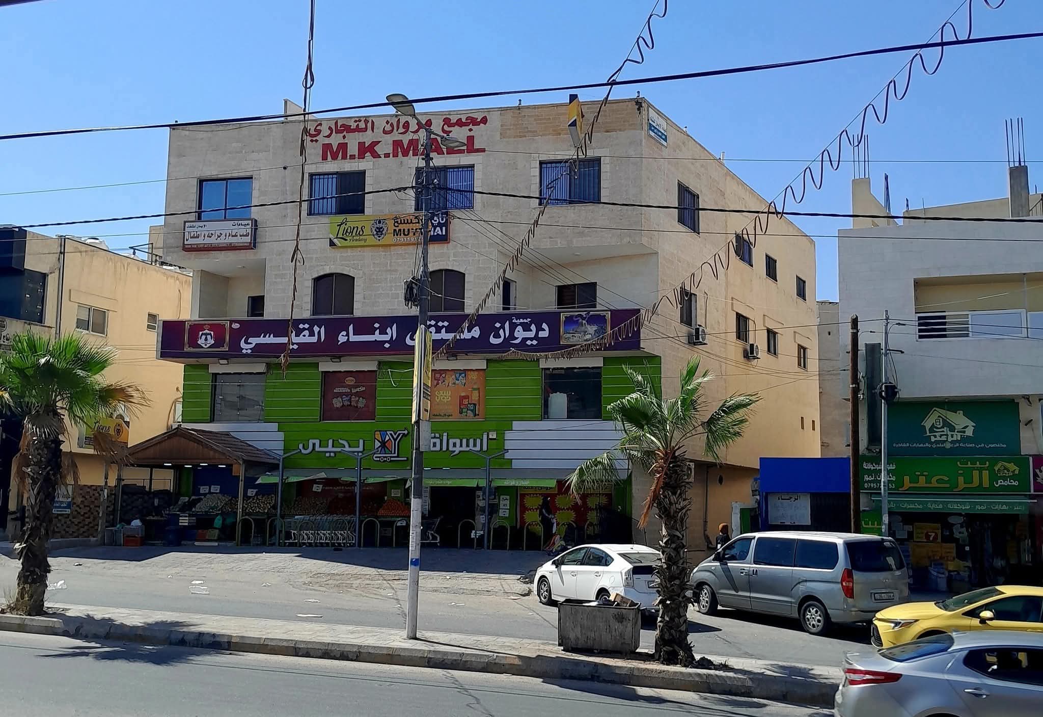 مجمع تجاري للبيع في الزرقاء